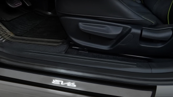 Instaplijstenset geborsteld RVS met LED EV6 logo