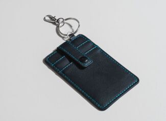 Kia sleutelhanger met pasjeshouder