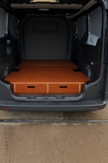 Dubbele vloer op hoogte 12mm bruin met lades (hout) bij achter en zijdeur PV5 L2