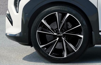 Lichtmetalen velgenset 19 inch Evento zwart gepolijst met TPMS en all season banden