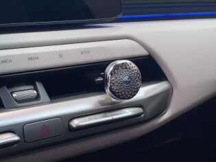 Autoparfum houder inclusief 2 stuks vulling White Thea